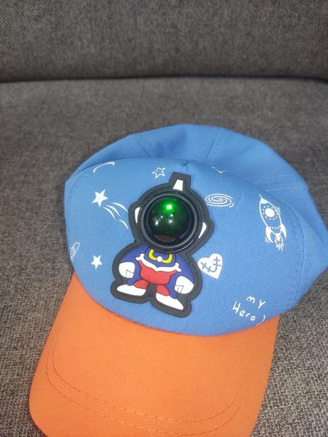 Blikajúca šiltovka, 122