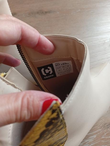 Extravagantné topánky, 36