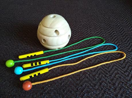 Drevený úľ s prevliekacími včielkami, 