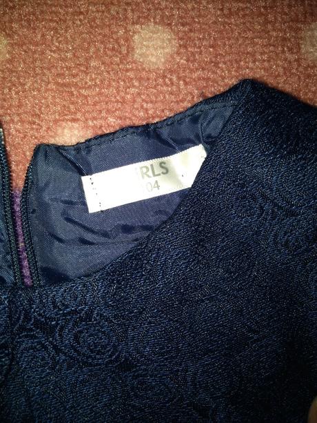 Elegantné tmavomodré šaty, 104