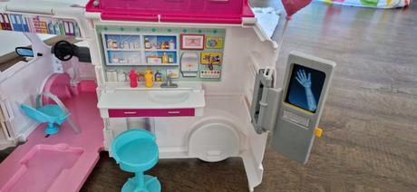 Mattel barbie sanitka a klinika 2 v, 