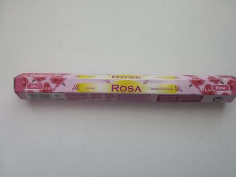 Voňavé tyčinky tulasi rosa,
