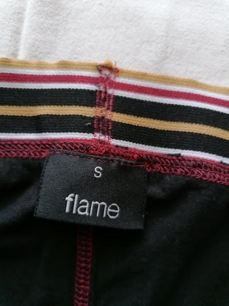 Pyžamove bavlnené nohavice raz oblečené, s