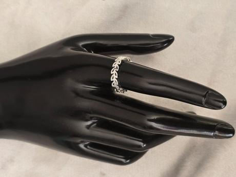 Strieborný prsteň listy,