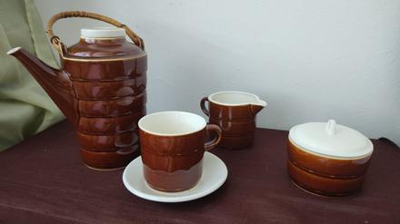 Cajova suprava 6 salok, cukornicka, mliecnik konvi,