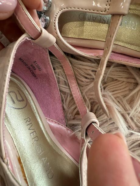 Sandalky, river island,23