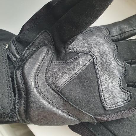 Motorkárske rukavice, 