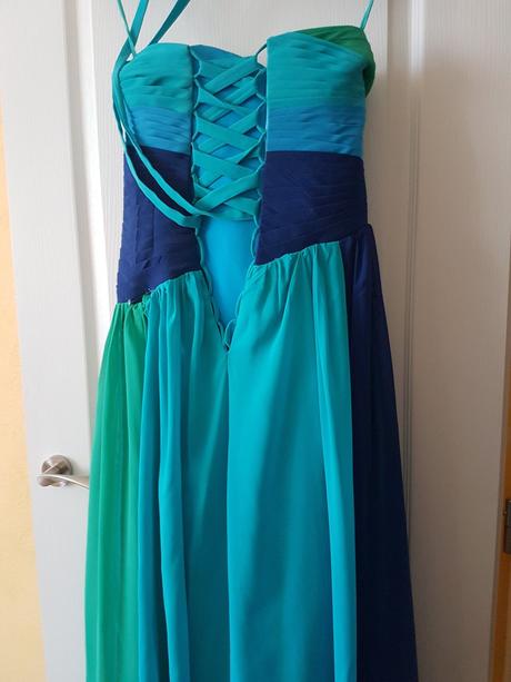 Rôzne spoločenské šatočky, s