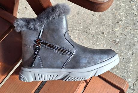Dievčenské zateplené čižmy na zips č.31,32,34,35, 31 / 32 / 34 / 35