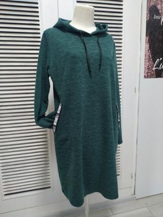 Teplé šaty s kapucňou,