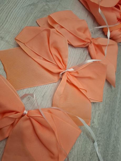 Marhuľkové mašle na výzdobu,