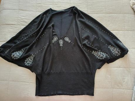 Čierny top s výšivkami, č.m/l, l