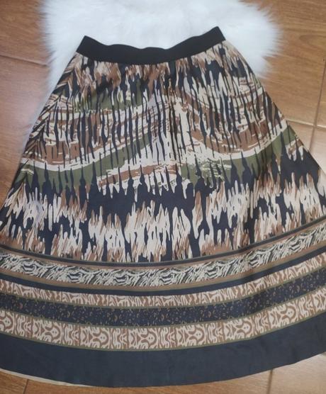 Velurova sukňa, m / s