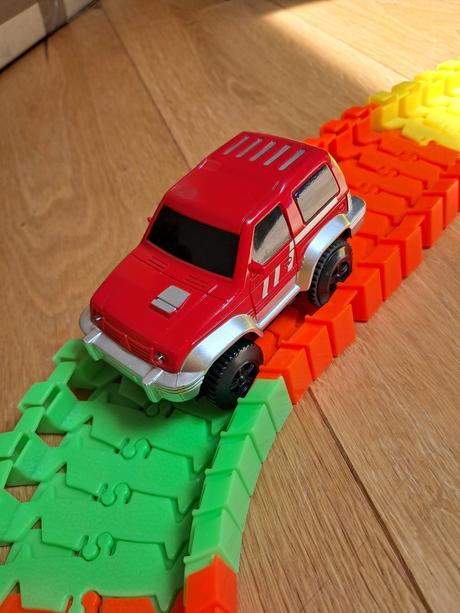 Flexibilná autodráha s autíčkom wiky,