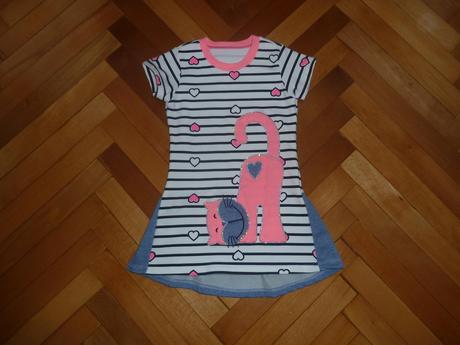 Šaty s mačičkou, 98