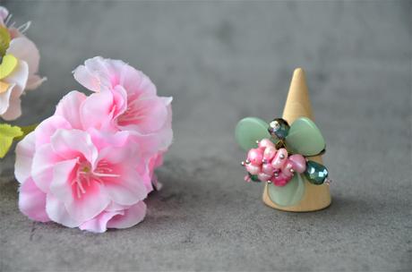 Prsteň s perličkami,