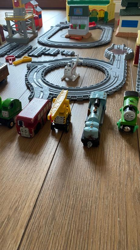 Vláčik tomáš - sada koľajníc, domčekov a vláčikov, 