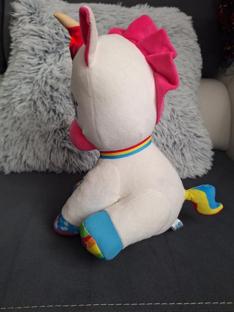 Interaktývny plyšový jednorožec, 