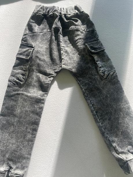 Nohavice z makkej rifloviny, 122