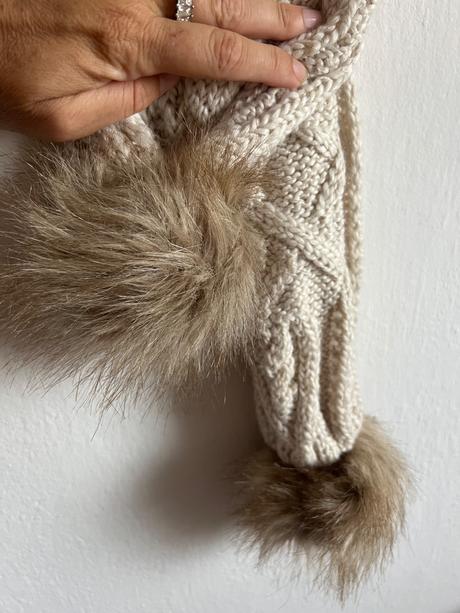 Veliky hm dlhy sal cca 2 metre s brmbolcami, h&m