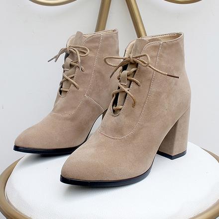 Úžasné členkove topánky, 37