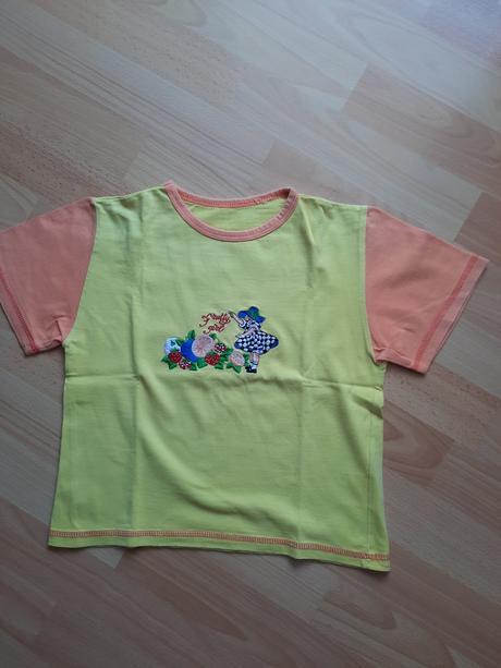 Balík dievčenských tričiek, 122–134