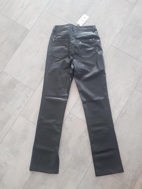 Nové s visačkou koženkové nohavice, zara,40