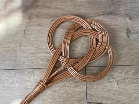 Prútený trepák na koberce, 