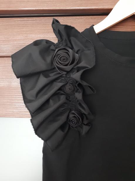 Top s ružičkami, s