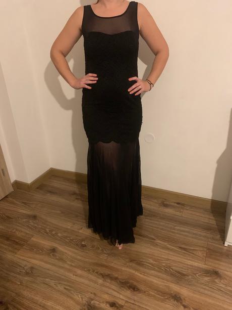 Krásne elegantné šaty,