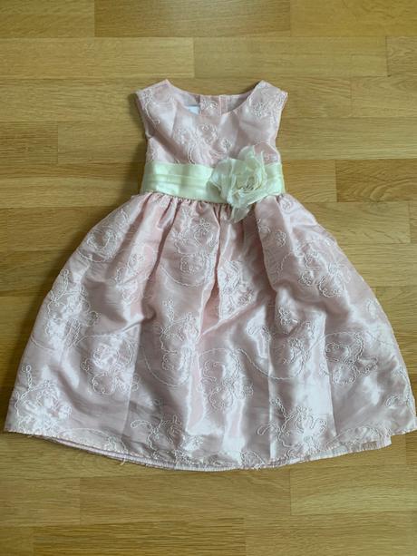 Slávnostné šaty, 98