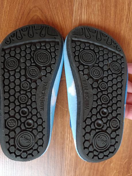 Topánky do vody, 24