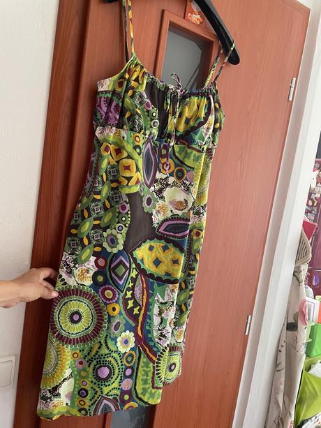 Krásne farebne saty, m