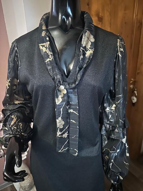 Nádherné čiernozlaté šaty zn. magenta, m / s