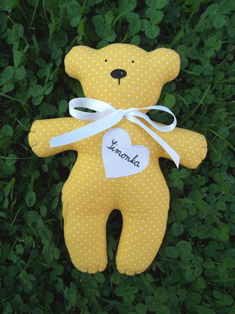 Macko v žltom šate, 