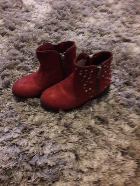 Semišové botky, 27