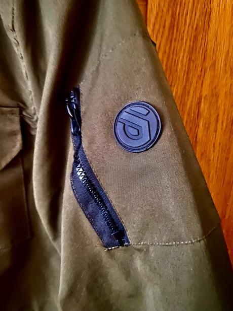 Bunda vzadu predlzena, l