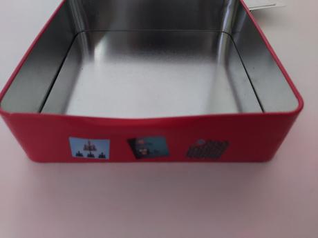 Krabička s aktivitami na cesty,