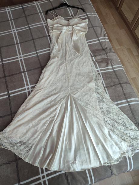 Slávnostné šaty, 42