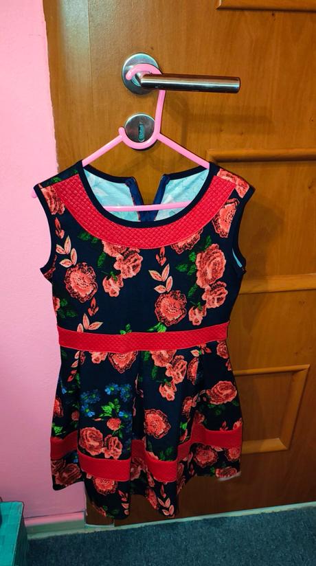 Nové spoločenské šaty s bolerkom, 146