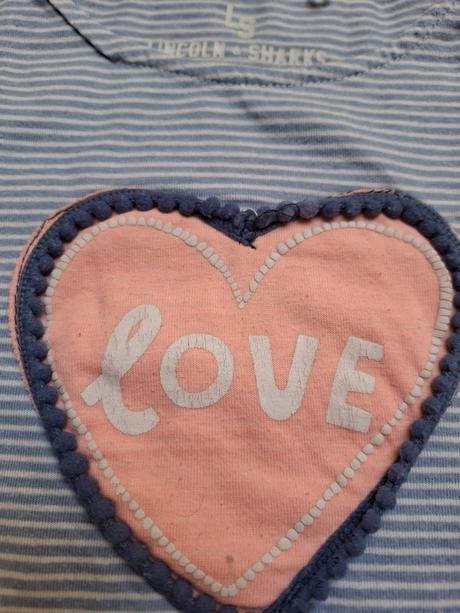 Tričko so srdiečkom, 134