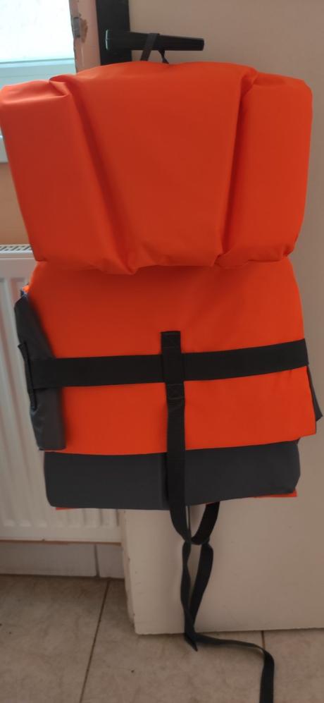 Vesta záchranná penová bezpečnostná,