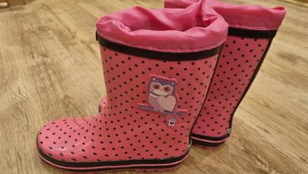 Gumáky pre dievča, 33