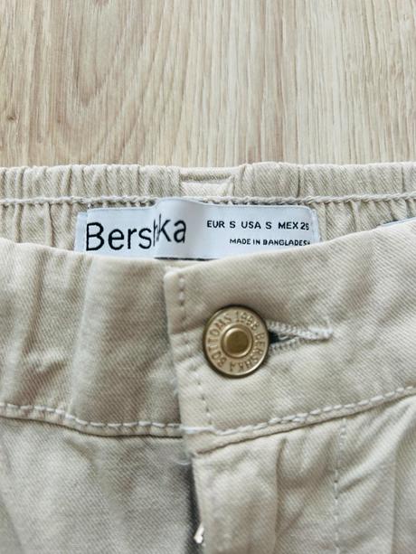 Štýlové cargo nohavice značky bershka, bershka,s