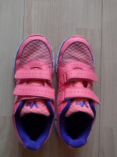 Botasky, deichmann,34