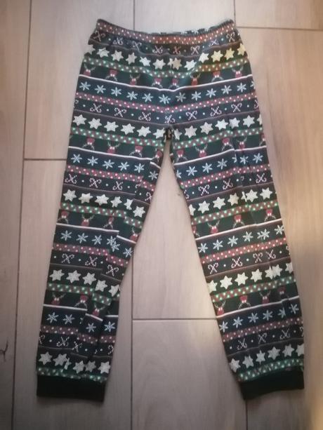 Vianočné dvojdielne pyžamo so sobom, 128