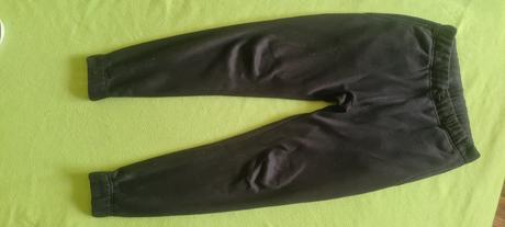 Čierne tepláky, 152