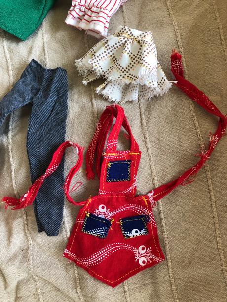 Šaty pre bábiku typu barbie,