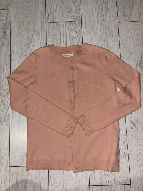 Krásny svetrík, reserved,140