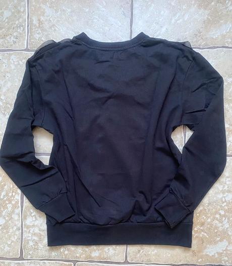 Čierna mikina s volánom reserved, reserved,s